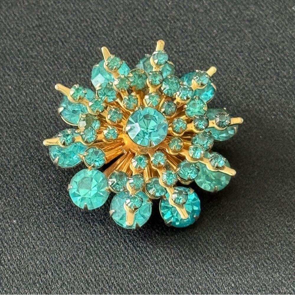 Vintage Two Tone Green Rhinestone Brooch Pin Round Gold Tone Unsigned Estate